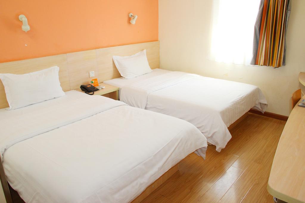 7Days Inn Guangzhou South Railway Station Nan Pu Metro Station Екстер'єр фото