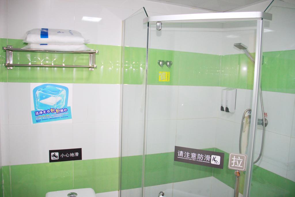 7Days Inn Guangzhou South Railway Station Nan Pu Metro Station Екстер'єр фото