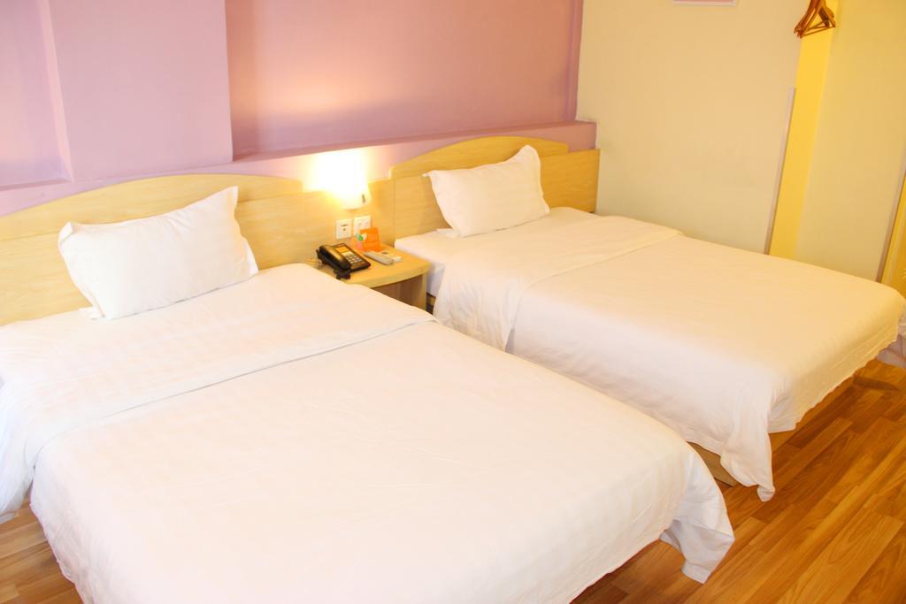 7Days Inn Guangzhou South Railway Station Nan Pu Metro Station Екстер'єр фото