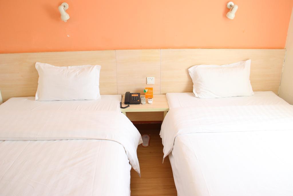 7Days Inn Guangzhou South Railway Station Nan Pu Metro Station Екстер'єр фото